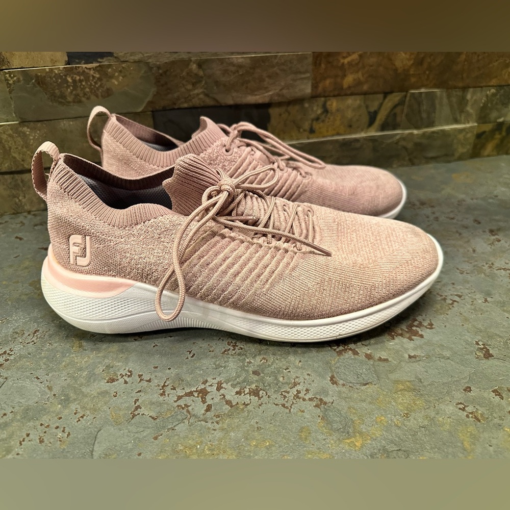 Women's Pink FootJoy Women's Flex XP Spikeless Golf Shoes Size 9.5